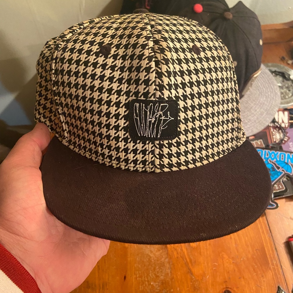 Rare houndstooth grassroots Slinger glass collaboration hat size 7 5/8.